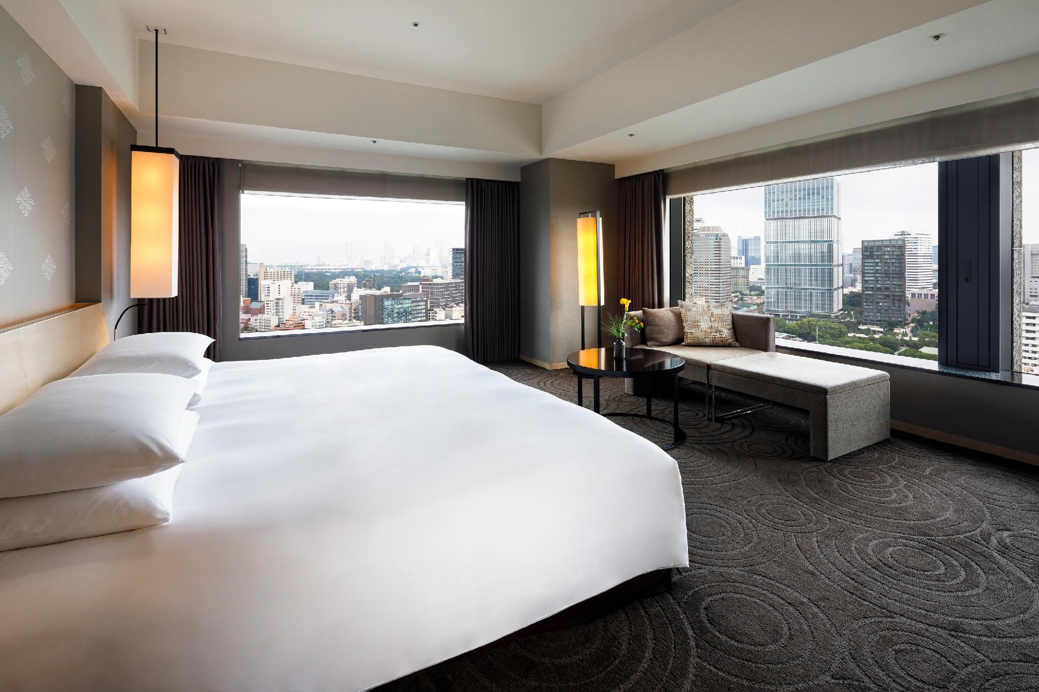 Premier Corner Triple Room with King Bed