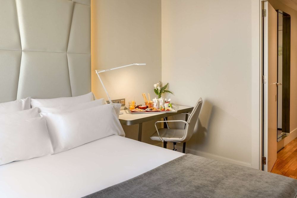 undefined NH Collection Madrid Colón 7