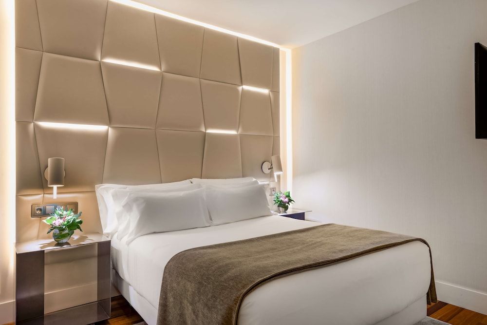 undefined NH Collection Madrid Colón 2