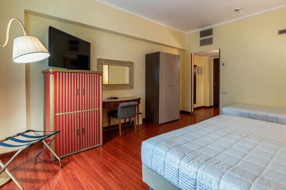 Hotel Royal Palace Triple Room 4