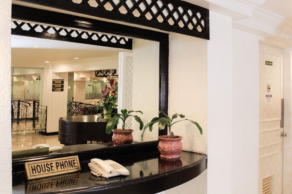 undefined Las Palmas Hotel de Manila 10