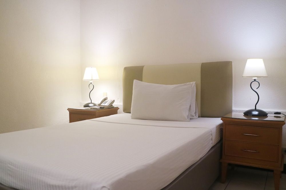 undefined Las Palmas Hotel de Manila 2
