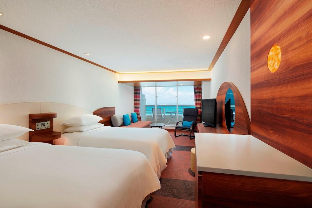 High Floor Deluxe (6-8F) Ocean View 3 Beds (Main Tower)