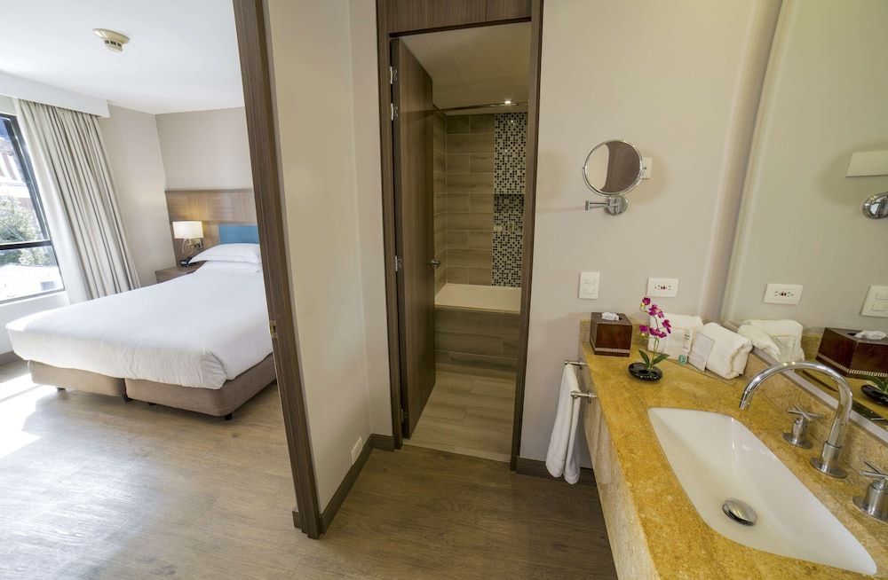 Embassy Suites by Hilton Bogota - Rosales Suite, One King Bed, Non-Smoking 2