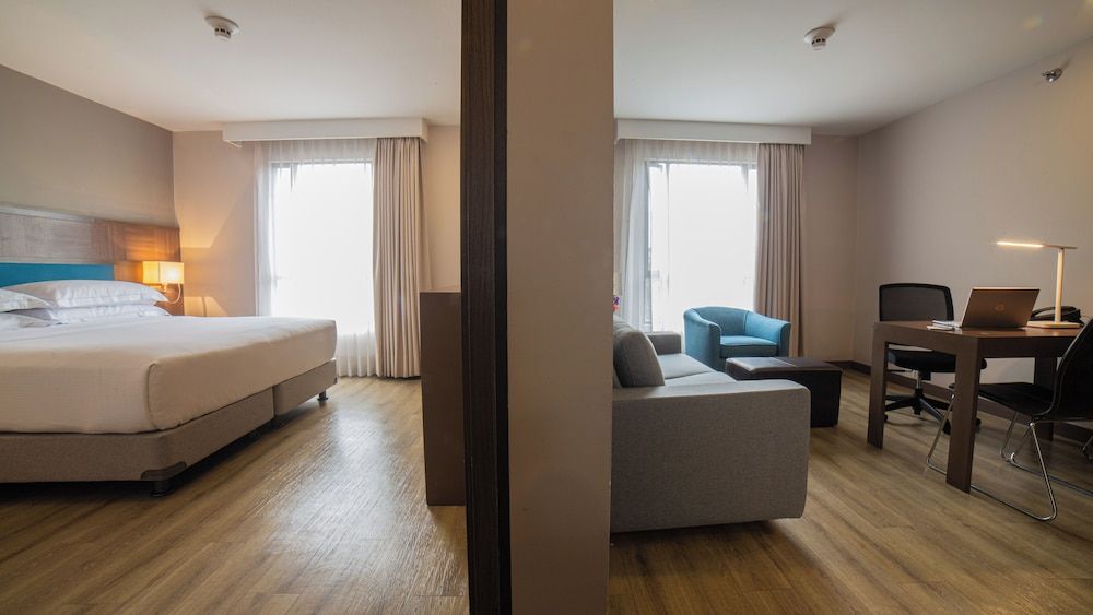 Embassy Suites by Hilton Bogota - Rosales Suite, One King Bed, Non-Smoking 2