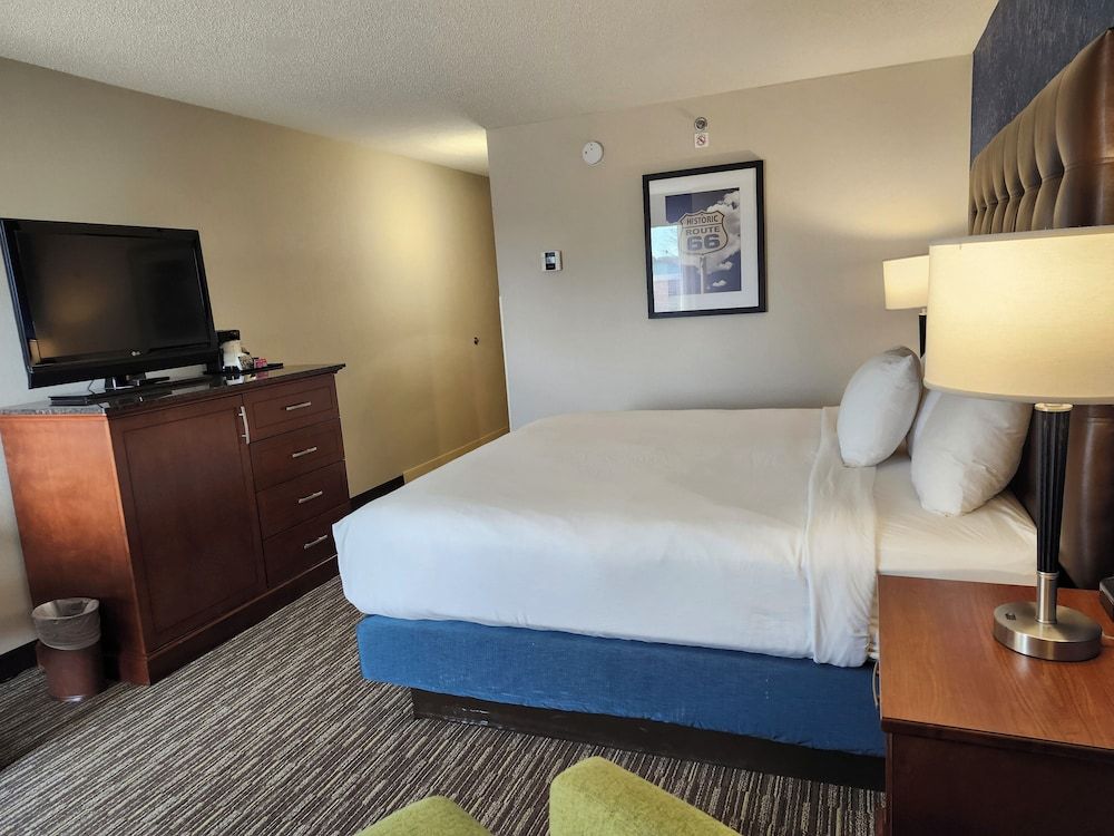 Heritage Inn & Suites St. Louis/Fenton, Trademark by Wyndham Room, 1 King Bed, Non Smoking