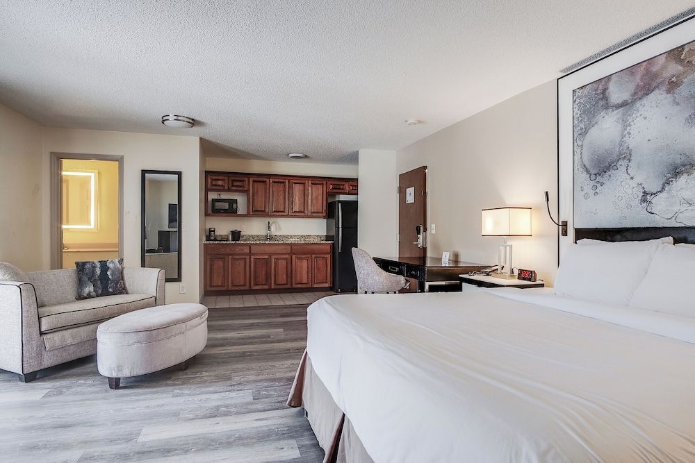 Cottonwood Suites Savannah Hotel & Conference Center King Suite - Non-Smoking 2