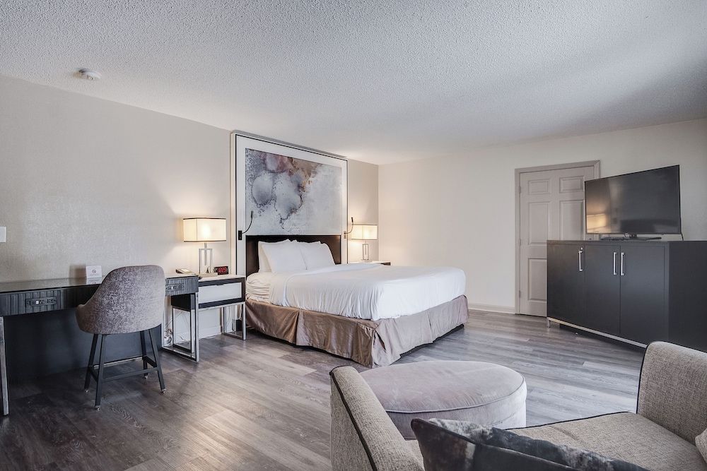 Cottonwood Suites Savannah Hotel & Conference Center King Suite - Non-Smoking