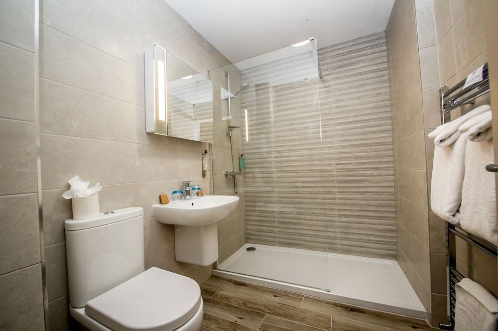 Waterfoot Hotel Family Room 5