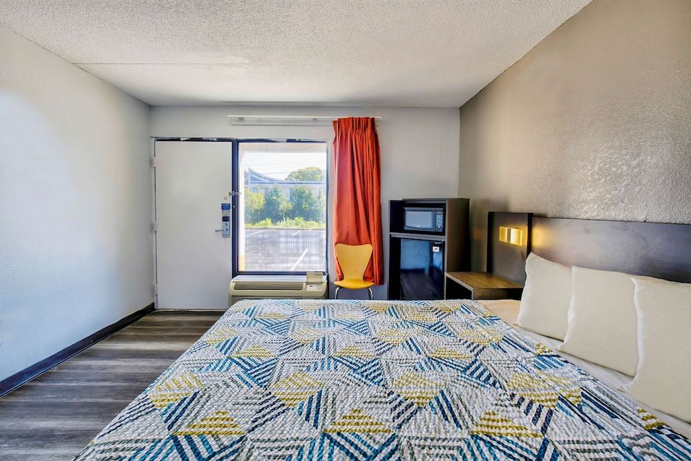 Standard Room, 1 King Bed, Accessible, Non Smoking