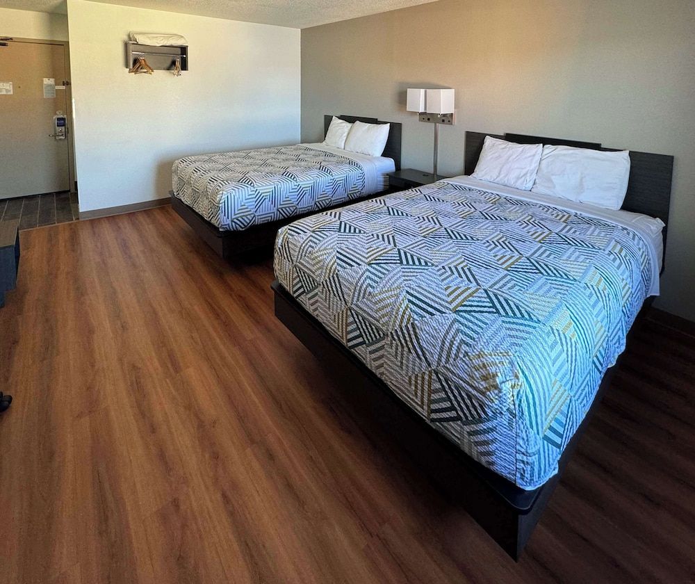 Motel 6 Fond Du Lac, WI Standard Room, 2 Queen Beds, Non Smoking 2