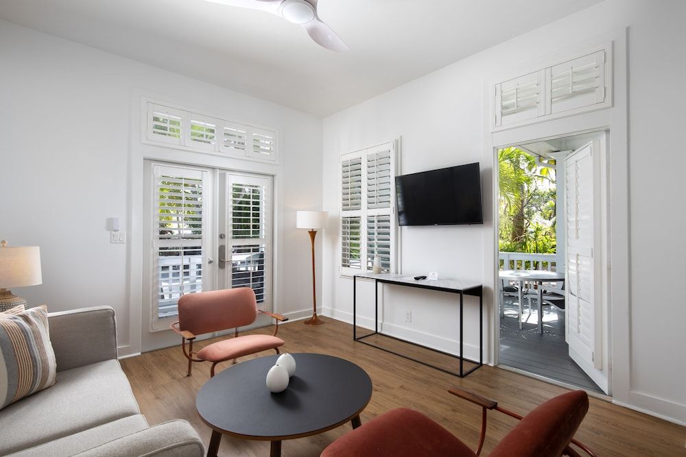 Paradise Inn Key West - Adults Only Premium Suite, 1 King Bed with Sofa bed 8