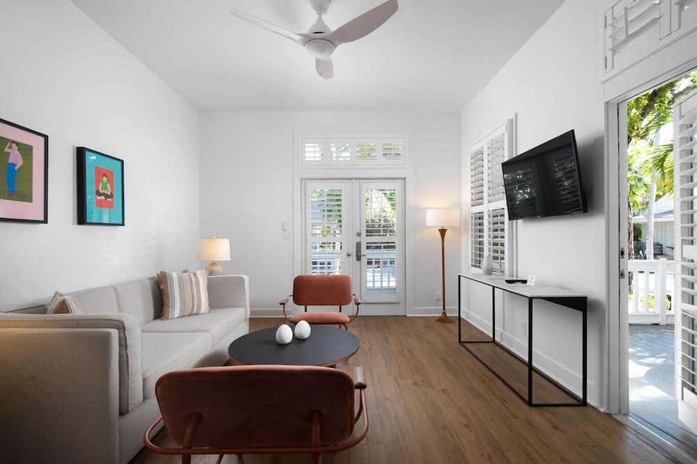 Paradise Inn Key West - Adults Only Premium Suite, 1 King Bed with Sofa bed 6