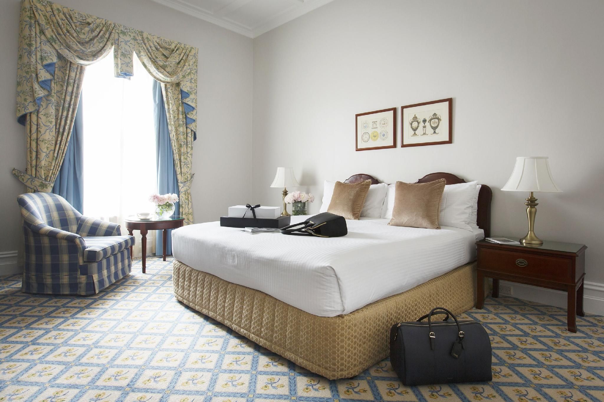 The Hotel Windsor Traditional Queen