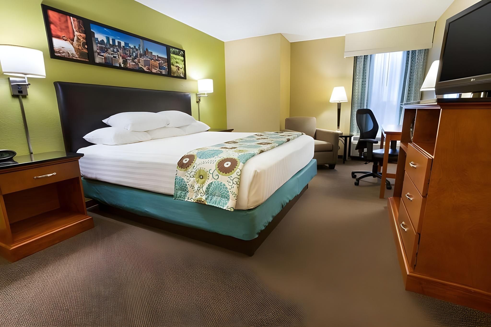Heritage Inn Suites Houston/Sugar Land, Trademark by Wyndham 1 King Bed, Mobility/Hearing Accessible Room, Roll-In Shower, Non-Smoking 2