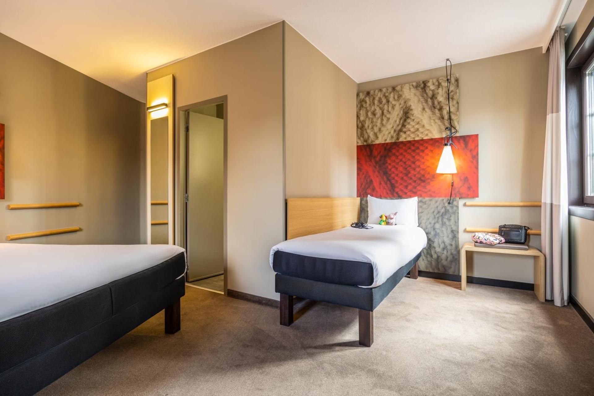 Premium Room with 1 double bed and one single b ed
