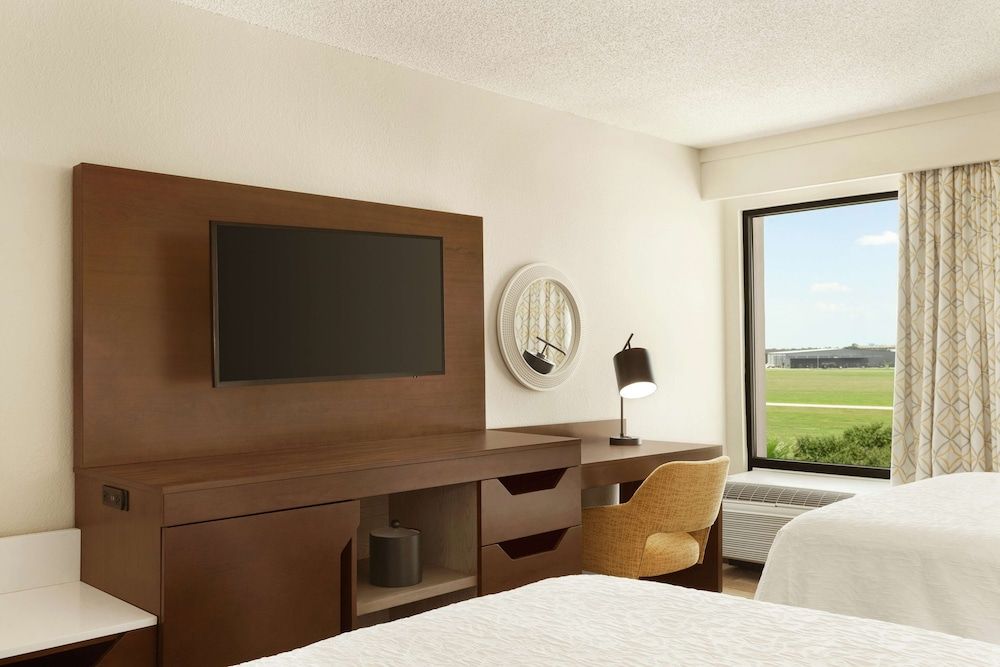 undefined Hampton Inn Houston Hobby Airport 3