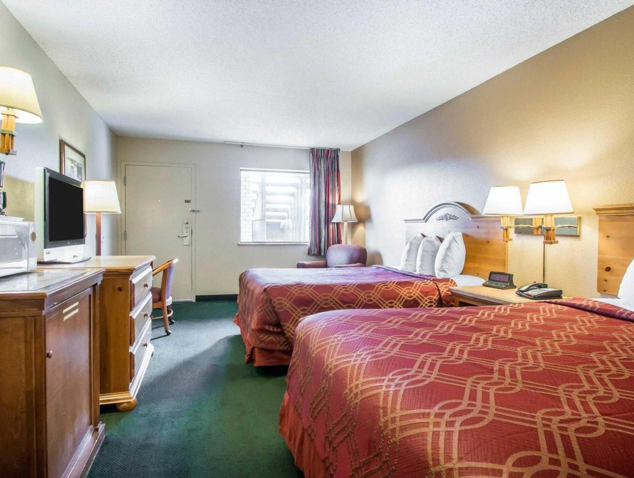 2 Double Beds, Smoking