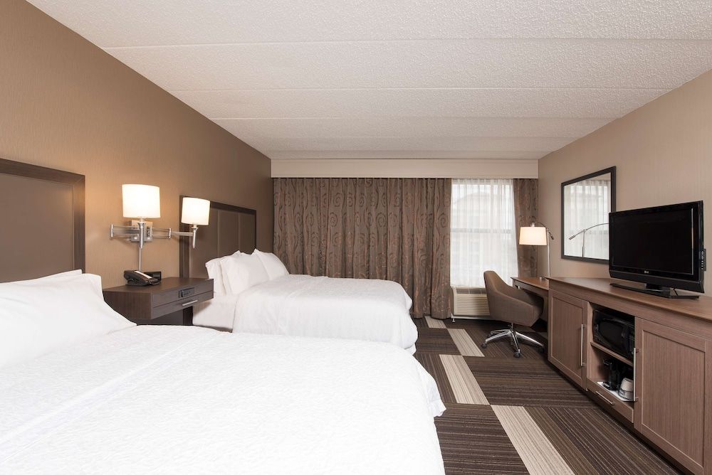 Room, 2 Queen Beds, Accessible, Bathtub
