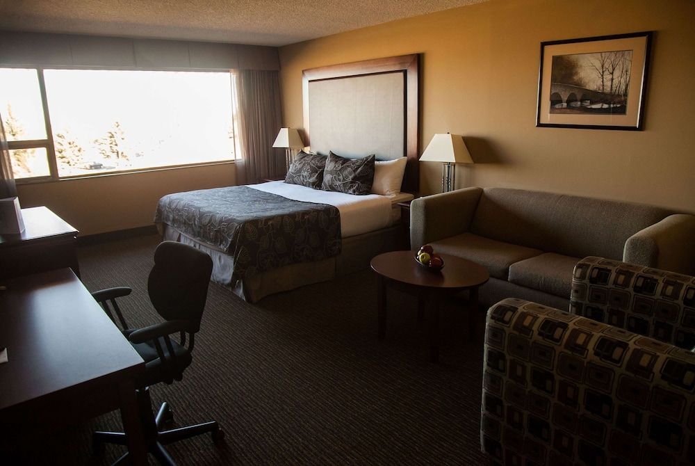 Deluxe Direct Pool Access Room, 1 King Bed