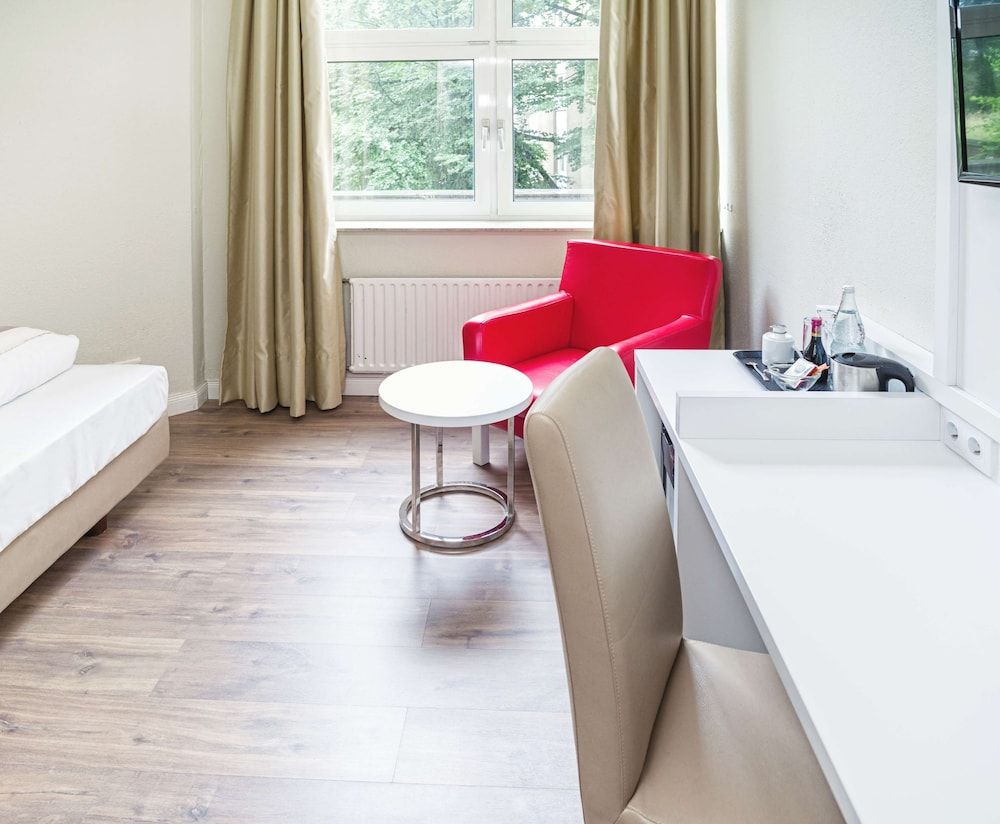 Hotel Domicil Hamburg by Golden Tulip Standard Room, 2 Twin Beds 8