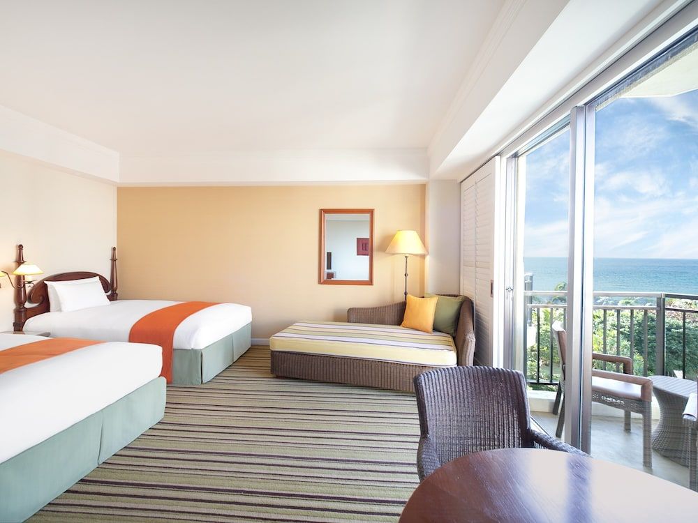 Superior, Twinxl, Partial Ocean View, Balcony