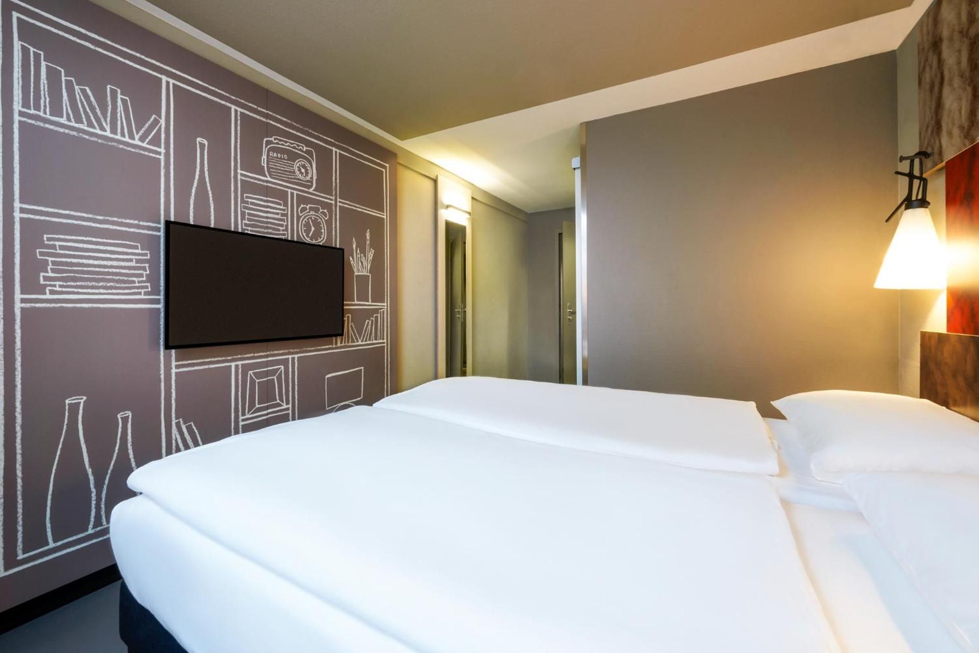 Standard Room with two single beds