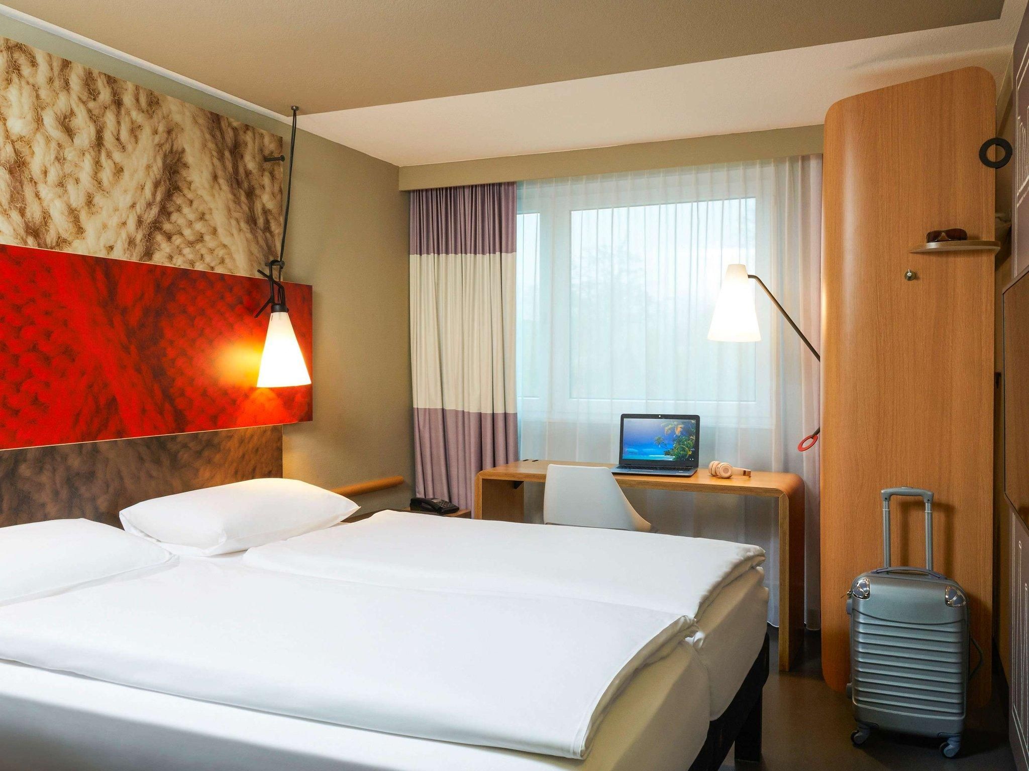 Standard Room with two single beds