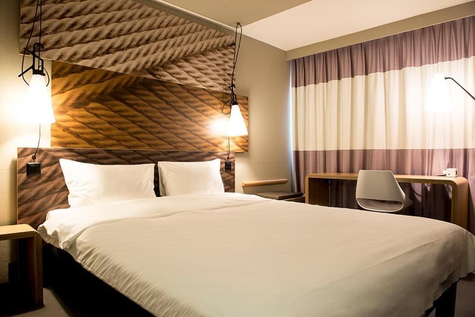 Standard room with a double bed
