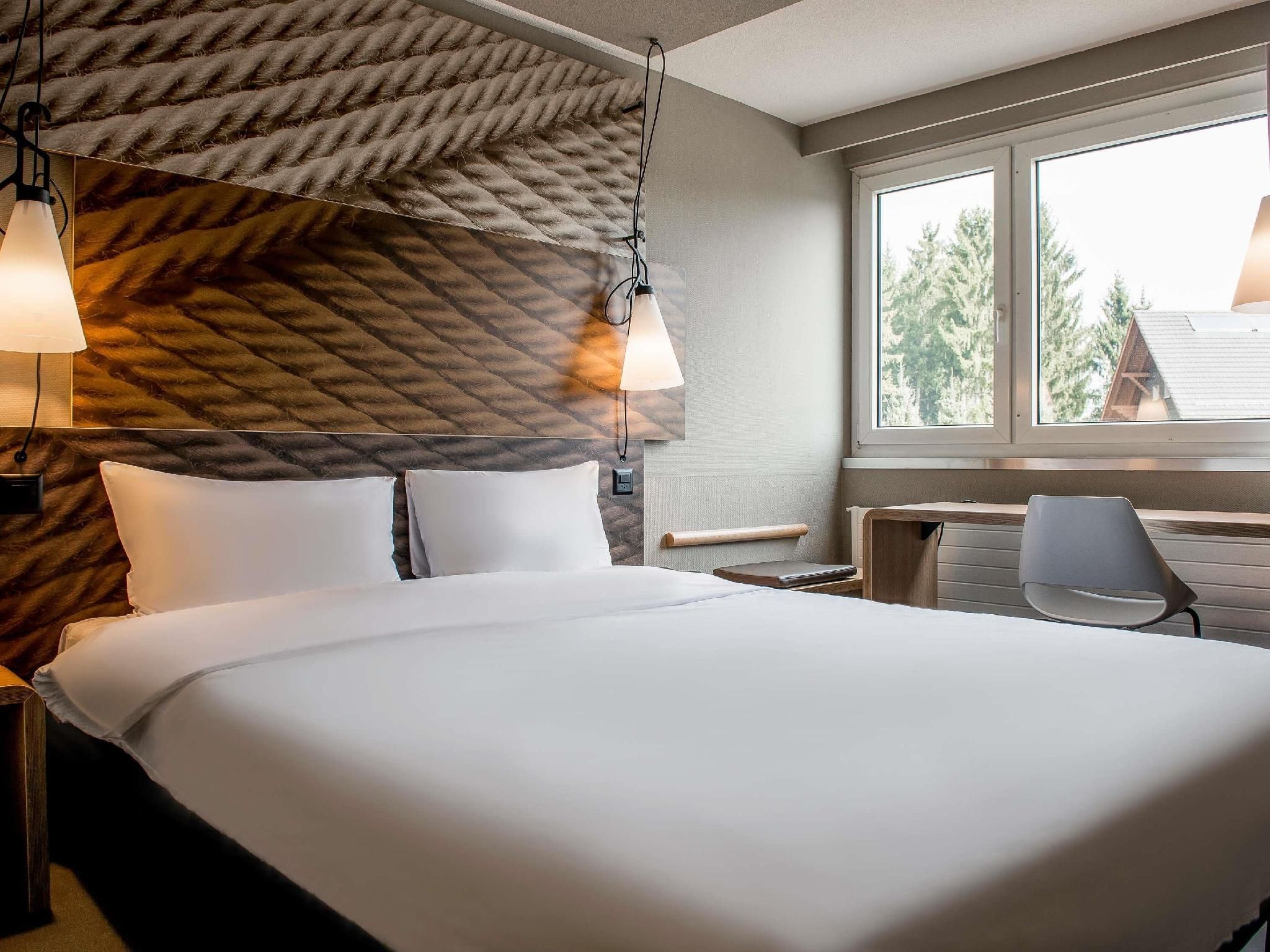 Standard room with a double bed