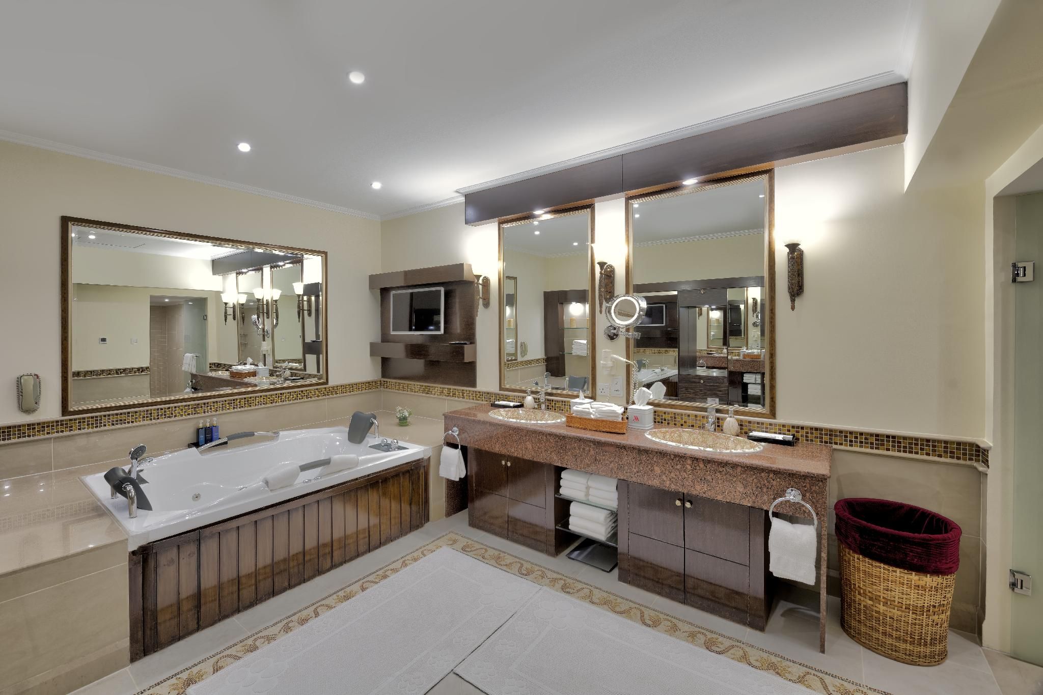 Royal Suite, Executive lounge access, Suite, 1 King