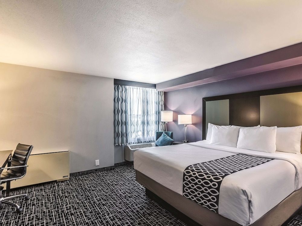 Room, 1 King Bed, Non Smoking (Various Views)