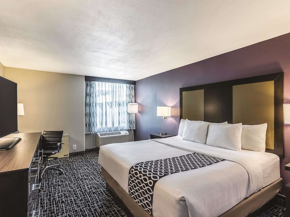Deluxe Room, 1 King Bed, Non Smoking