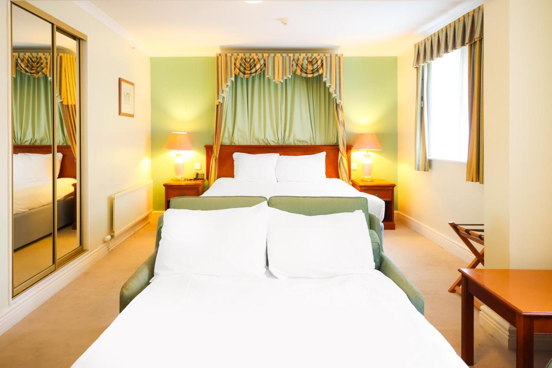Deluxe King Suite