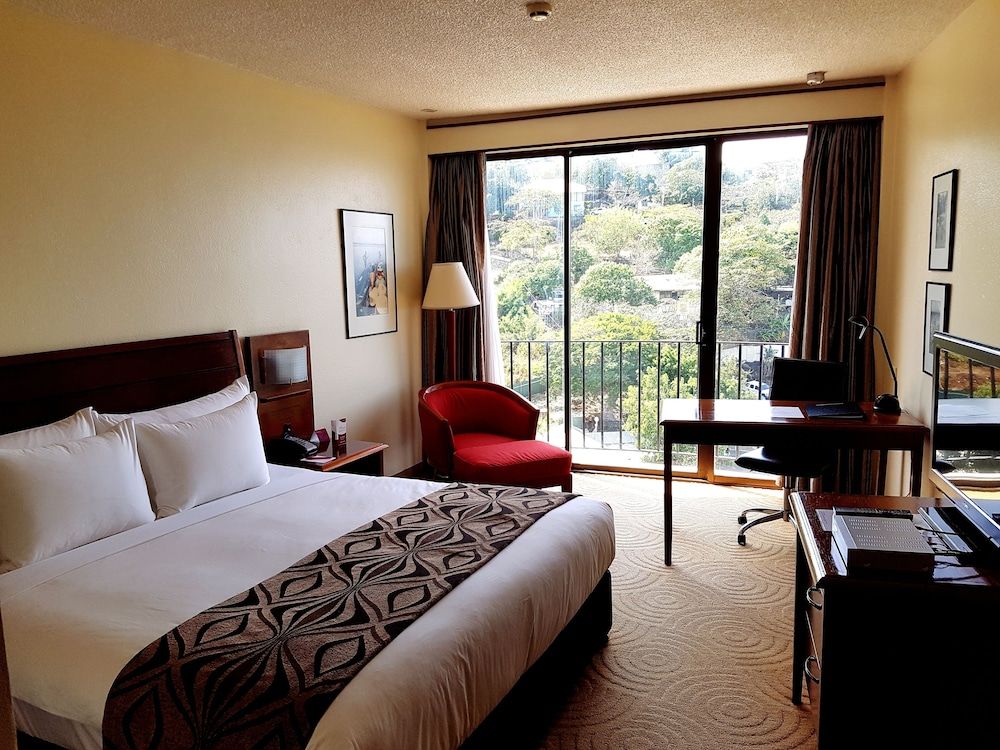 Crown Hotel Standard Queen Room, Smoking