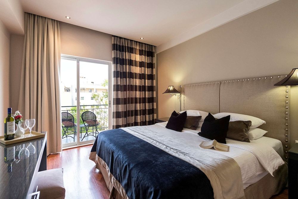 undefined Best Western Plus Embassy Hotel 8