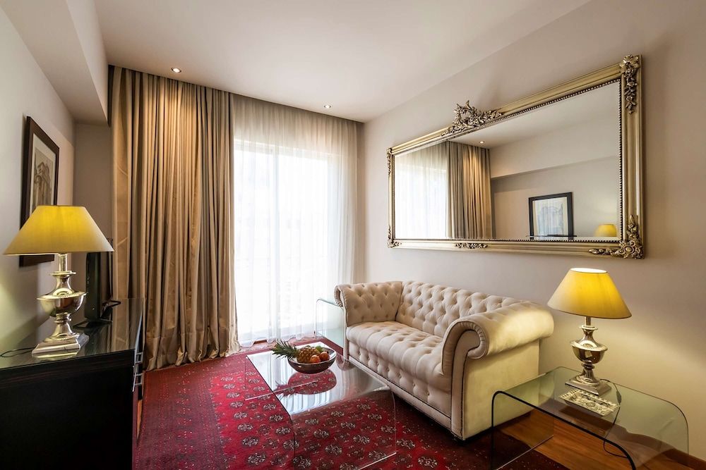 undefined Best Western Plus Embassy Hotel 7
