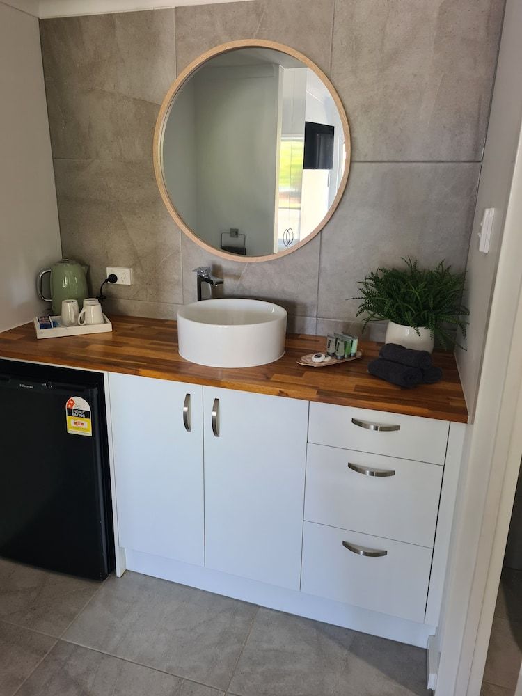 Alice Motor Inn Basic Double or Twin Room 3