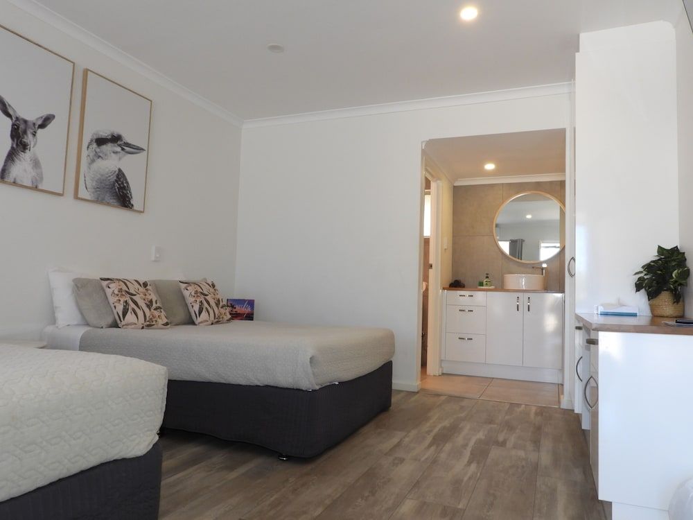 Alice Motor Inn Basic Double or Twin Room