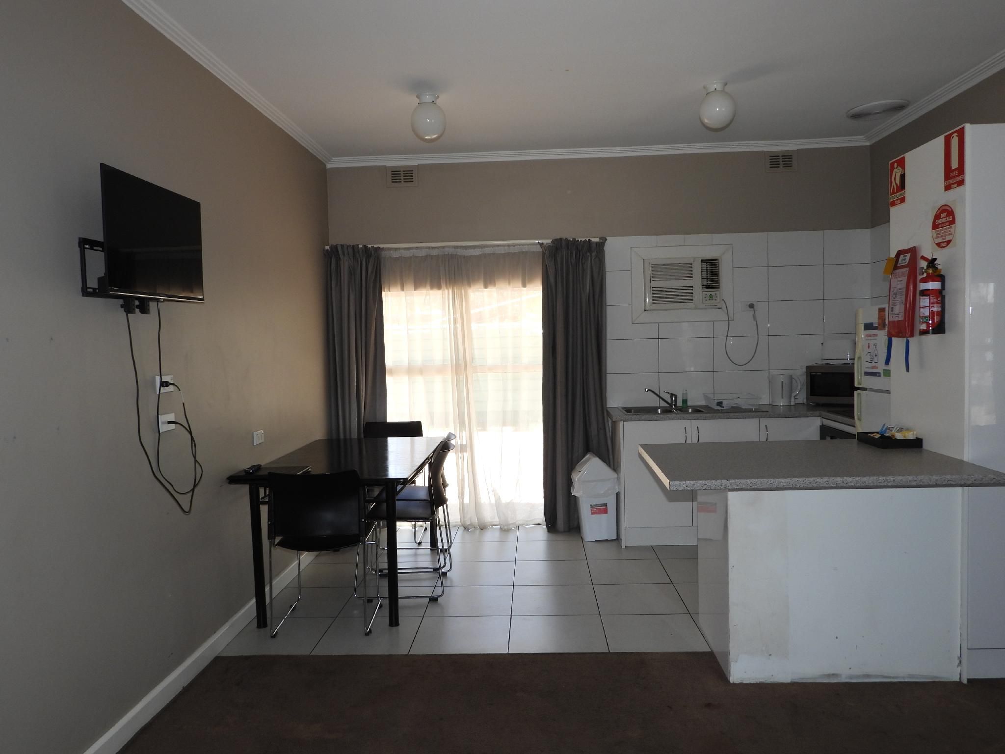 Alice Motor Inn Family Superior 8