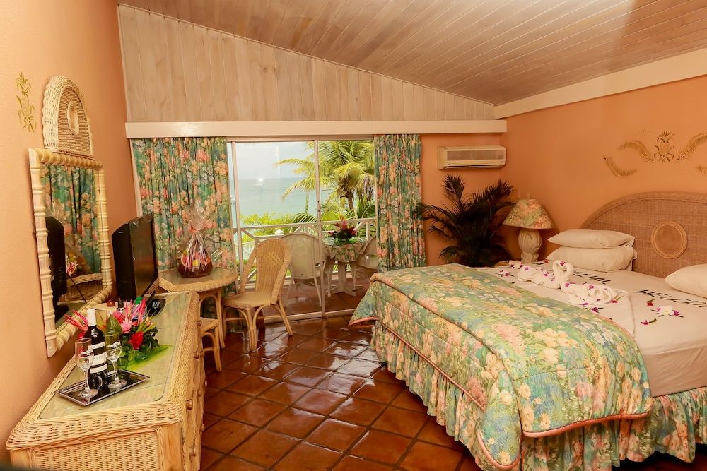 Coco Reef Resort and Spa Deluxe Room, Ocean View 3