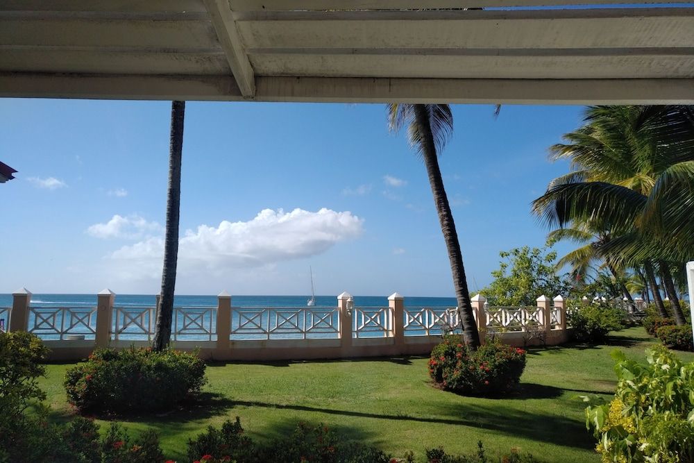 Coco Reef Resort and Spa Deluxe Room, Ocean View, Ground Floor 6