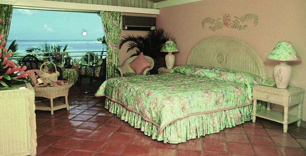 Coco Reef Resort and Spa Deluxe Room, Ocean View 4