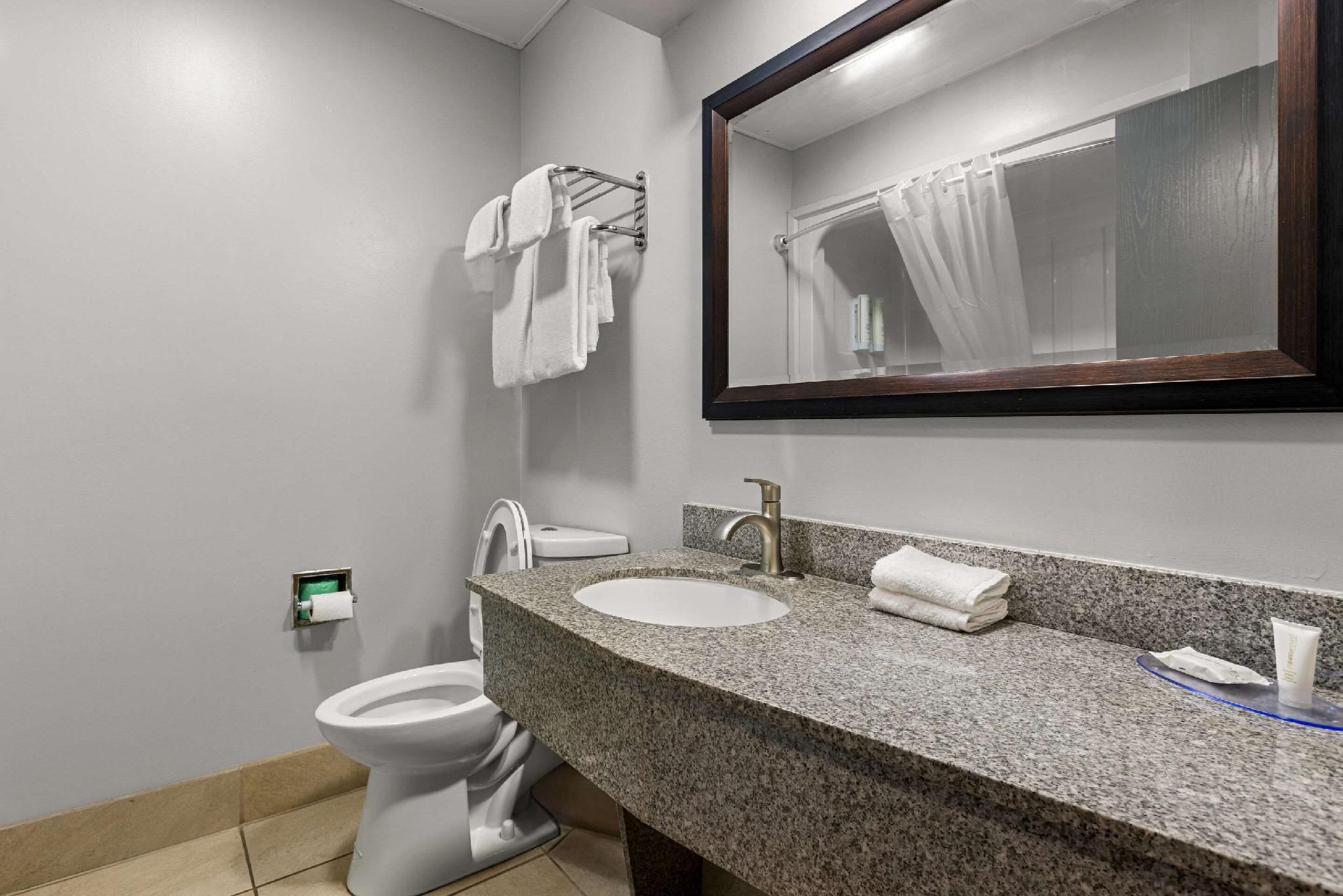 2 Queen Beds, Suite, Nonsmoking