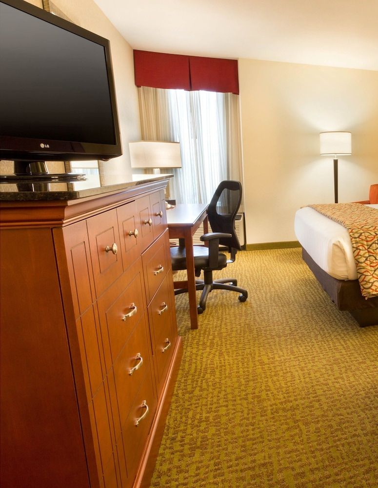 Deluxe Room, 1 King Bed, Refrigerator & Microwave (Upper Floor)