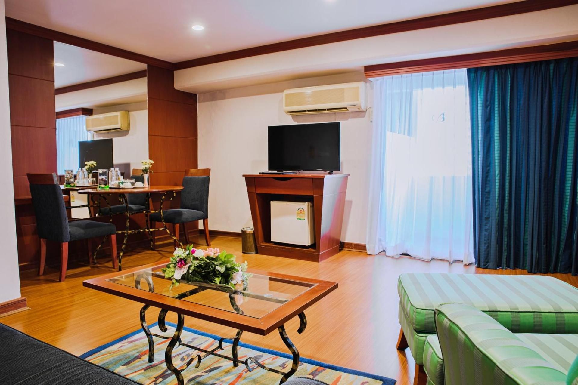 undefined Baiyoke Suite Hotel 8