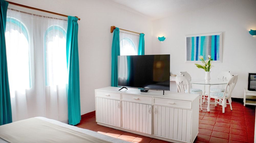 Hotel Marina Resort & Beach Club Deluxe Suite 3