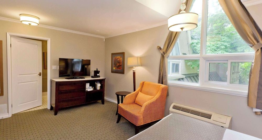 Elm Hurst Inn & Spa Deluxe Room, 1 Queen Bed, Accessible, Non Smoking 3