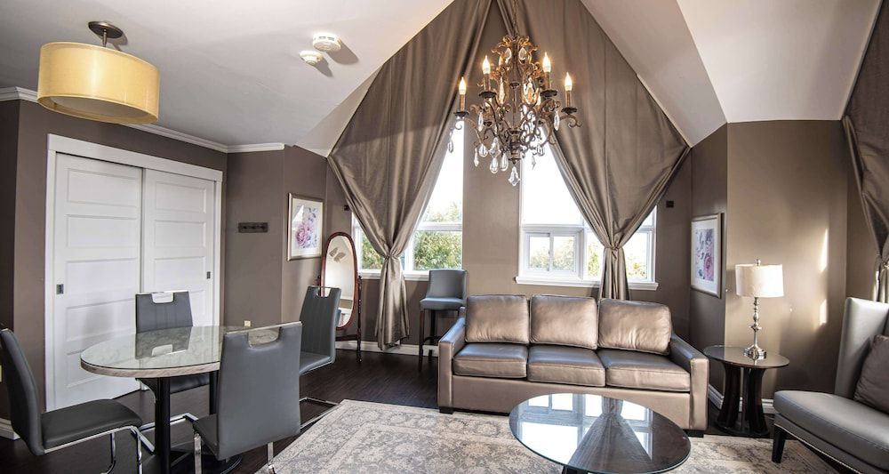 Elm Hurst Inn & Spa Suite, 1 King Bed, Non Smoking, Jetted Tub (Separate Living Room;with Sofabed) 7