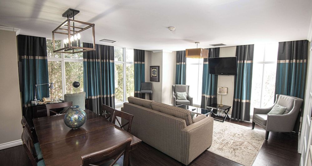 Elm Hurst Inn & Spa Suite, 1 King Bed, Non Smoking, Jetted Tub (Separate Living Room;with Sofabed) 8